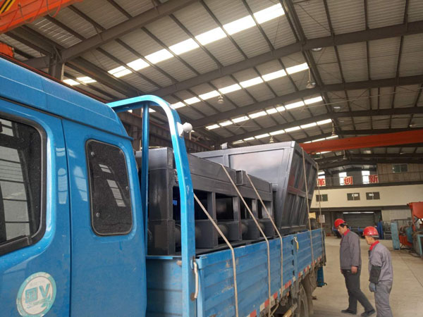 帶料斗翻轉(zhuǎn)功能液壓升降貨梯 帶料斗翻轉(zhuǎn)功能液壓升降貨梯